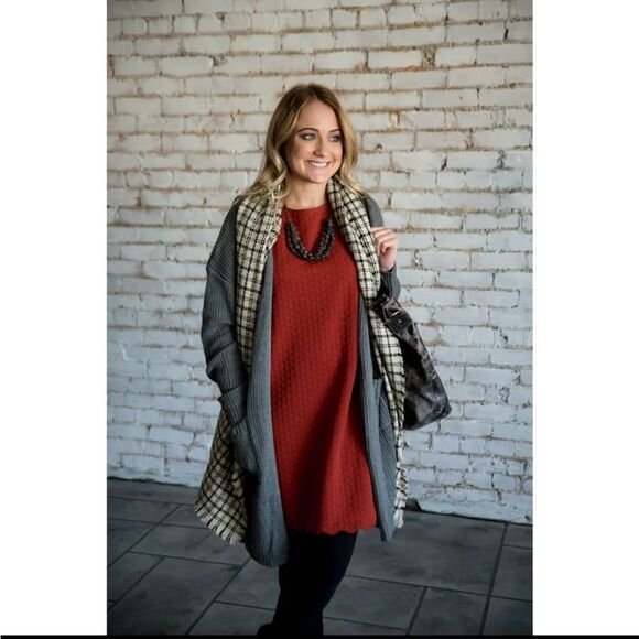 BETSEYS BOUTIQUE SHOP SHORT SLEEVE TEXTURED SCALLOP HEM DRESS SIZE M RUST - Picture 2 of 12